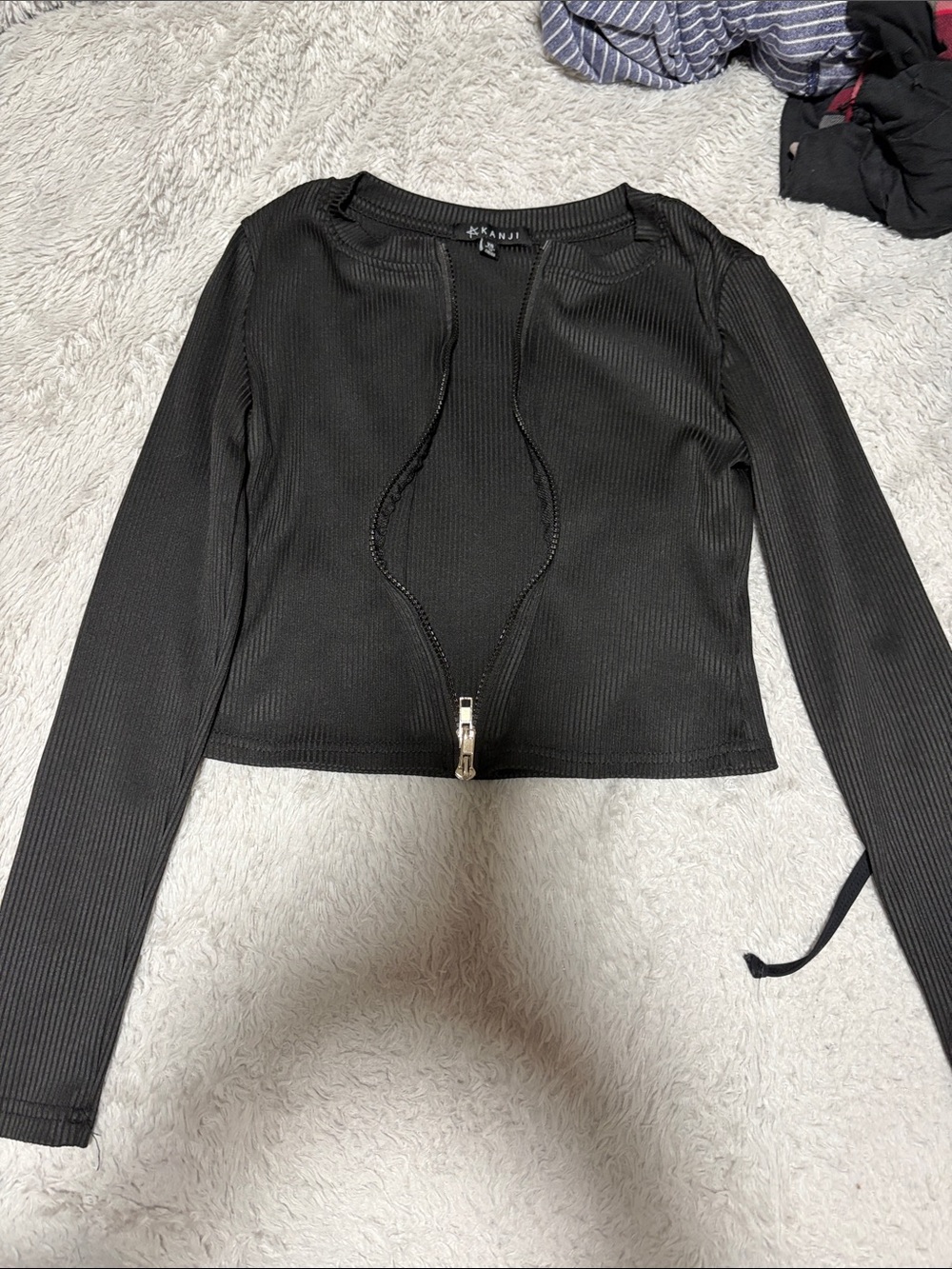 Black Ribbed Zip-Front Crop Jacket - Picture 4 of 4